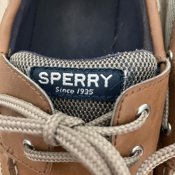 gently worn sperrys size 4 boys - Picture 5 of 5